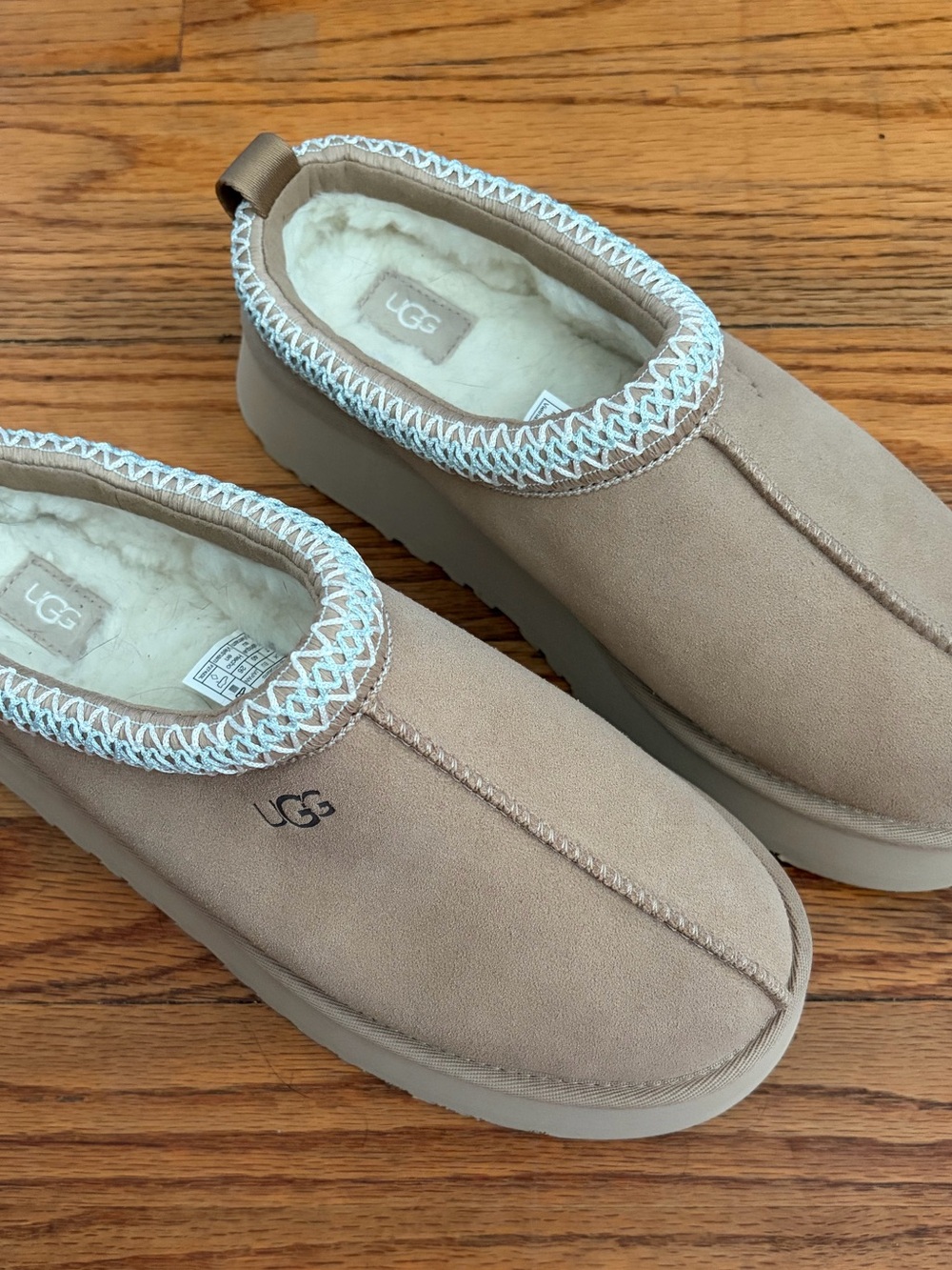 UGG women’s Size 9 Tazz Slip-On Slippers - Sand
